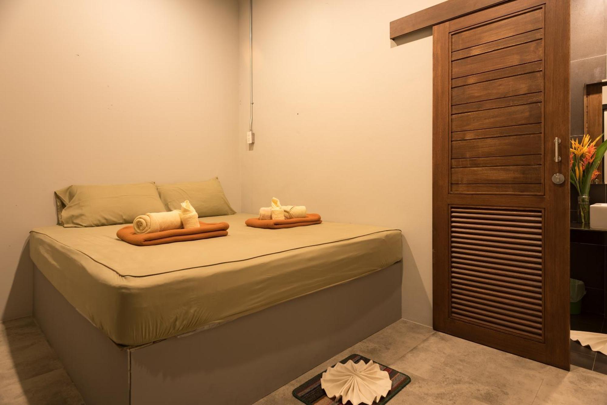 2 Rocks Boutique Hostel Baan Tai Kamer foto